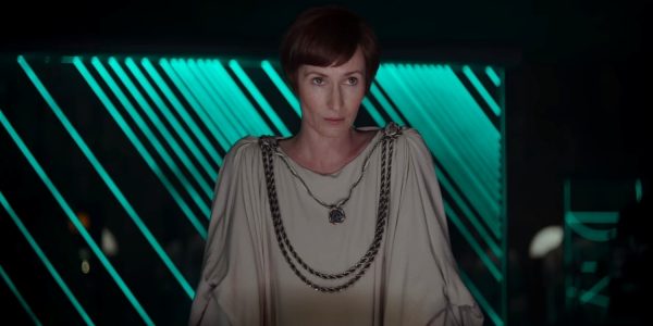 genevieve-oreilly-as-mon-mothma-in-rogue-one