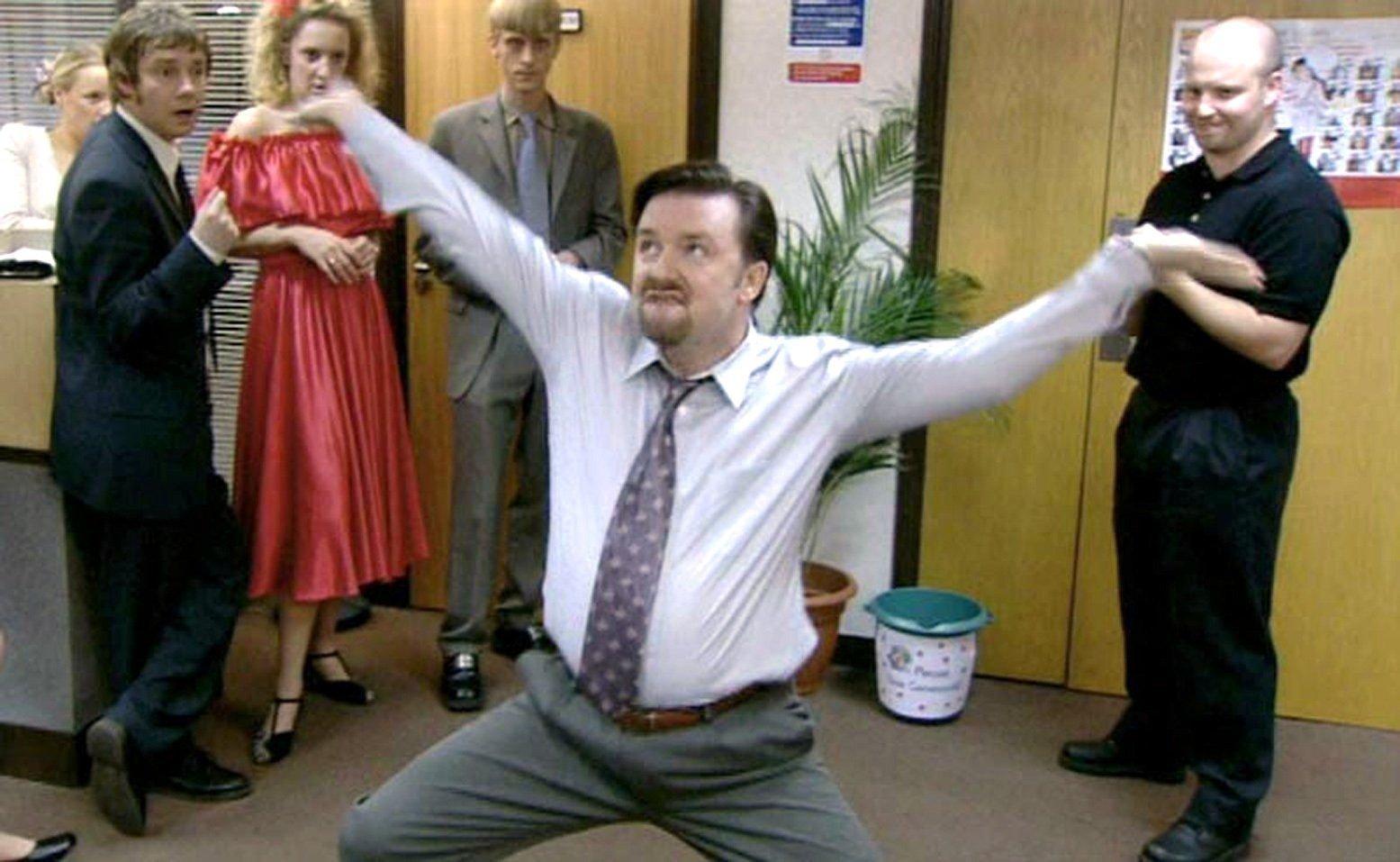 Office uk. Дэвид Брент офис. Танцует в офисе.