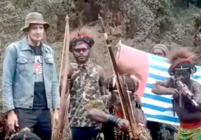 Pilot Selandia Baru Philip Mehrtens ditawan oleh pemberontak Papua