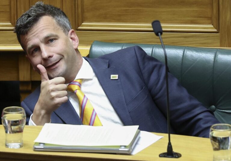 Of course we shouldn’t privatise Air NZ!