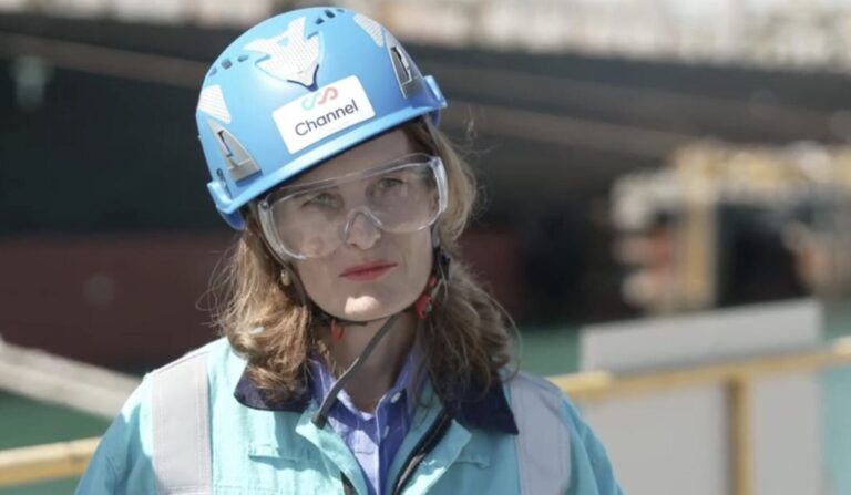 Luxon is lying about the illegal war in Iran – what if Nicola is also wrong about how much fuel we have?