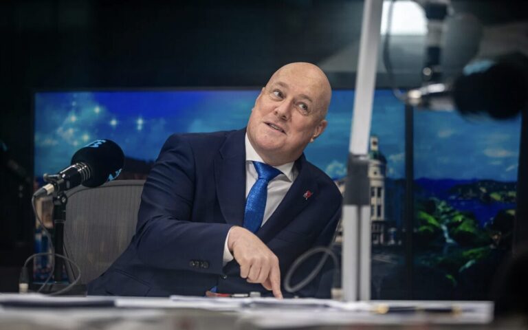 Luxon claims support, then 5 traitors, then total support again – he’s becoming as credible as a non-orange Trump